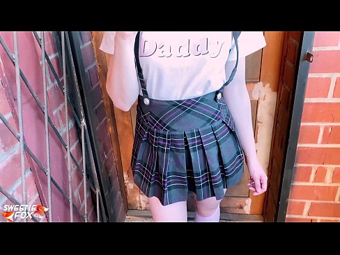 ❤️ Məktəbli qız öz sikini dərindən çəkir və dərslər yerinə sikik edir. Sikişmə videosu az.makesexnotwar.ru ️❤