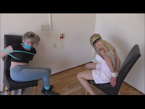 ❤️ Asılı / bağlanmış və ağzı bağlanmış / çətinlik içində olan qız Sikişmə videosu az.makesexnotwar.ru ️❤